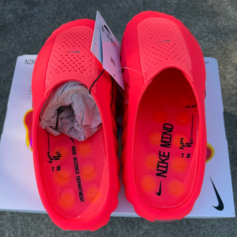 Women’s Nike Mind 001 Solar Red slides. 9 Women’s/ 7.5 Men - Picture 4 of 7